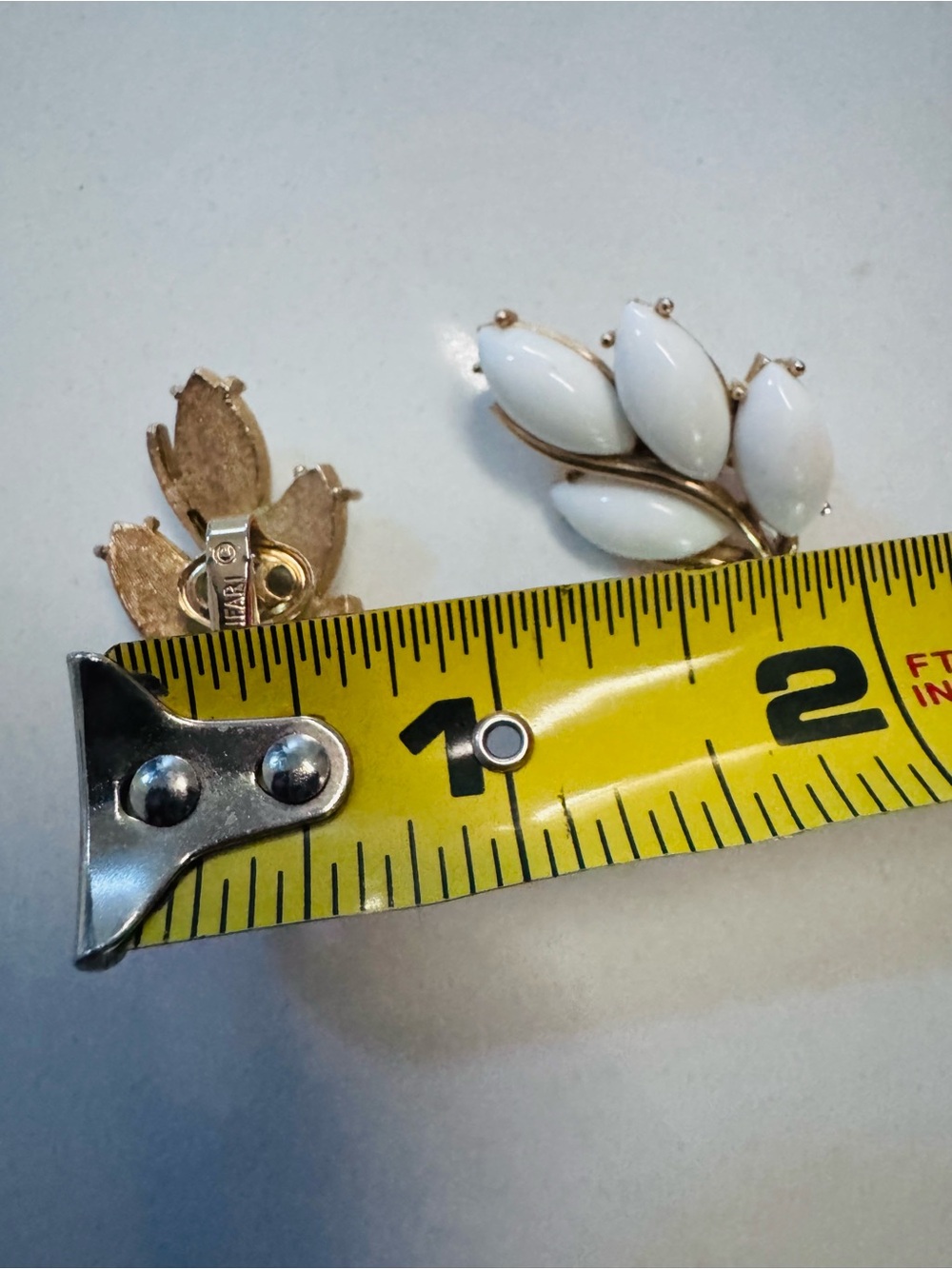 Vintage Crown Trifari Floral Brooch and Clip-On Earrings Set *RARE* - Picture 11 of 12